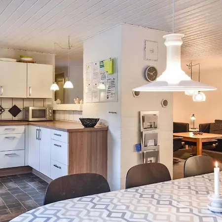 بيت للعطل 6 Bedroom Awesome In Ulfborg